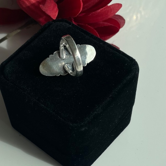 Gorgeous Silver Oval Turquoise Stone Ring | Size: 5 - Picture 9 of 10